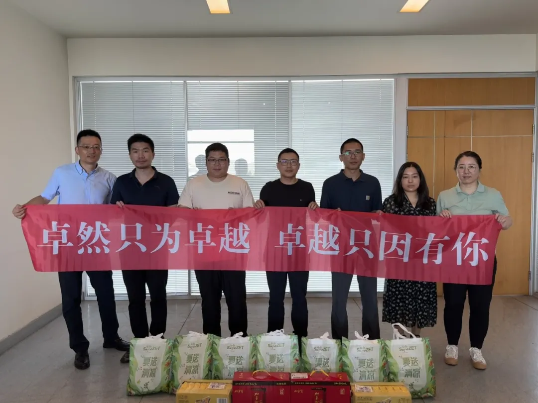 关怀一线 致敬匠心 | 大红鹰娱乐股份开展项目现场夏日“送清凉”慰问活动